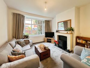 Lounge- click for photo gallery